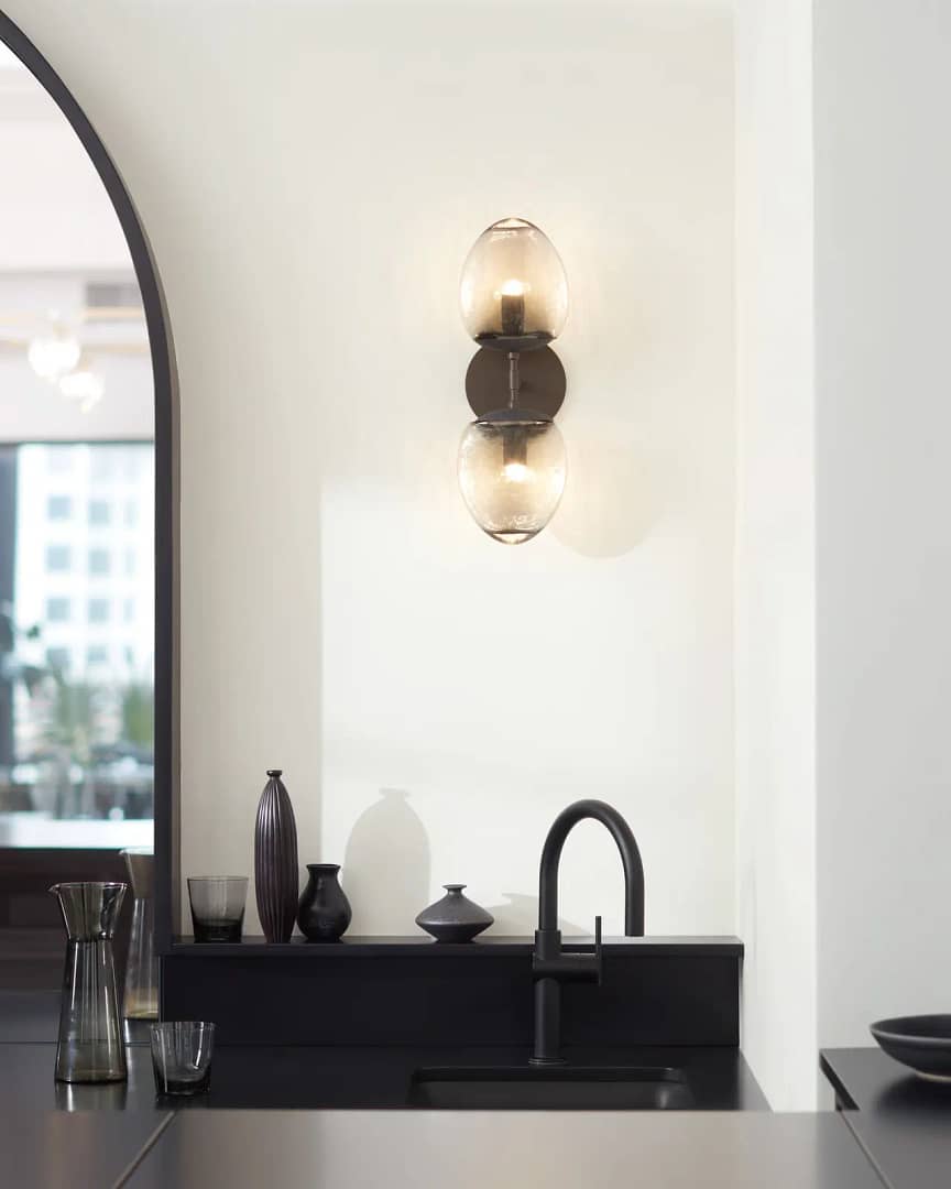A white wall painted in Benjamin Moore's Super White